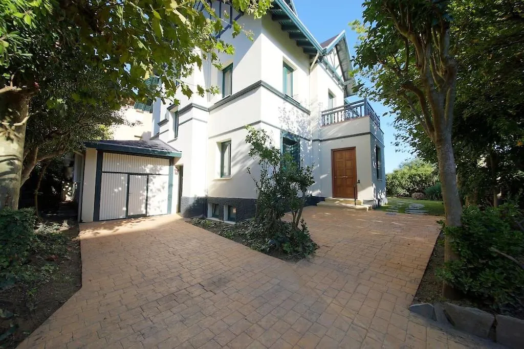 Holiday home Villa Completa Para 8 En Primera Linea De Playa San Sebastian Spain